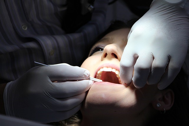 implantes-dentales-economicos-en-madrid